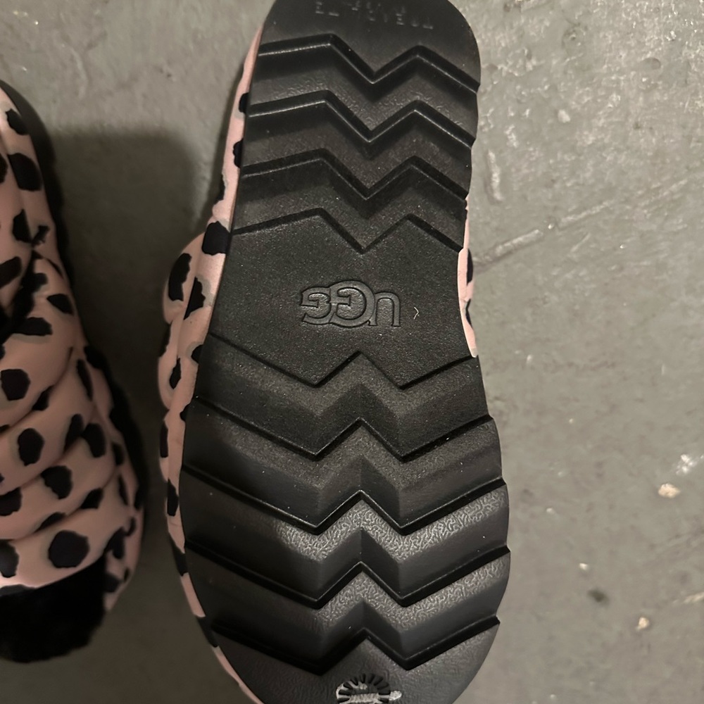 UGG slippers, flip-flops